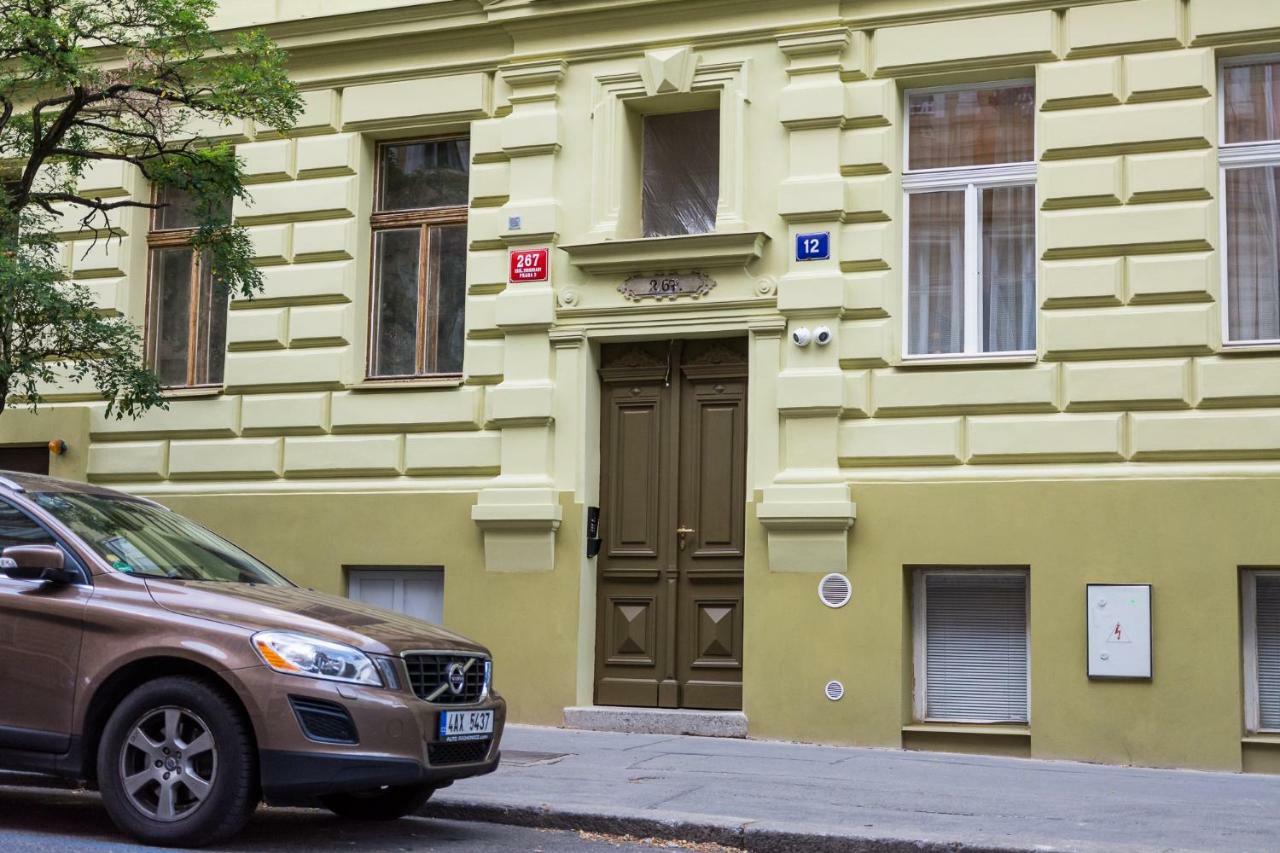 Lublanska 12 * Praga